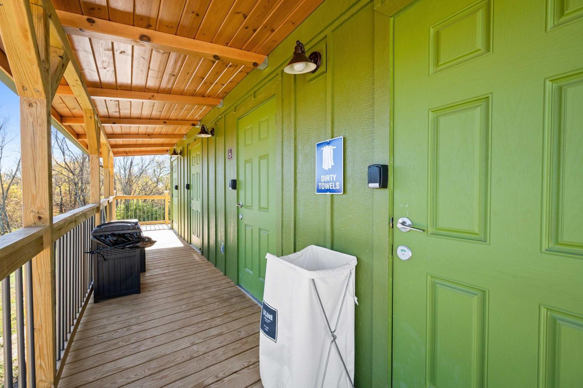 The Lodges At Eden Reserve - Safari Tents Уильямстаун Экстерьер фото